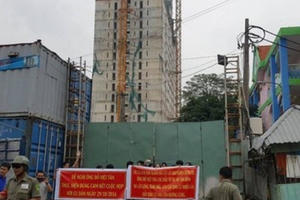 Địa ốc 7AM: Thu hồi dự án Charmington Iris, phường “liên kết” xây công trình không phép