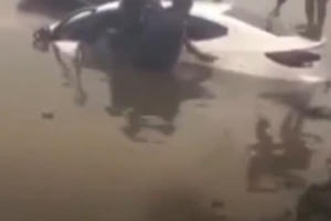 [Video]: Lặng người trước cảnh trục với ô tô dưới đáy sông, phát hiện thi thể người đàn ông tử vong