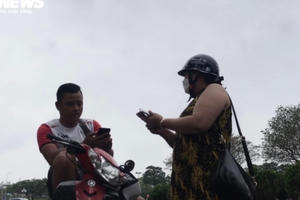 Chung kết U23 Việt Nam vs U23 Thái Lan: 'Phe vé' tất bật săn mua, chèo kéo bán