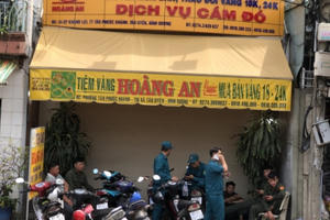 Điều tra vụ trộm hàng trăm cây vàng trong đêm tại Bình Dương