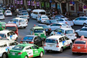 Tạm dừng toàn bộ hoạt động của xe hợp đồng trên 9 chỗ đi/đến Hà Nội và TP HCM