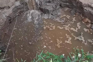 Hàng trăm giếng nước cạn khô đáy ở Nghệ An: Yêu cầu các doanh nghiệp tạm dừng khai thác nước ngầm