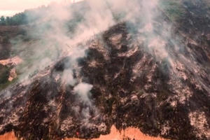 Bão lửa đi qua và những gì còn lại trên núi Hồng Lĩnh nhìn từ flycam