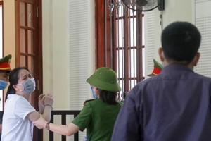 Cùng tham gia phi vụ buôn bán ma túy, cha ra tù thì con gái bị bắt