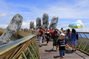 “Sứ giả cầu Vàng” và câu chuyện về sự kết nối “Sứ giả cầu Vàng” và câu chuyện về sự kết nối