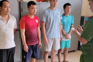 Khởi tố 5 nhân viên bốc xếp hành lý ký gửi tại sân bay Nội Bài