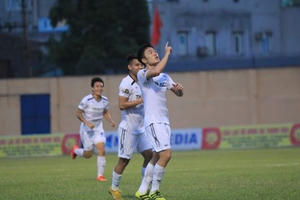 Báo Thái Lan lên cơn sốt với Xuân Trường sau hai siêu phẩm tại V-League Báo Thái Lan lên cơn sốt với Xuân Trường sau hai siêu phẩm tại V-League