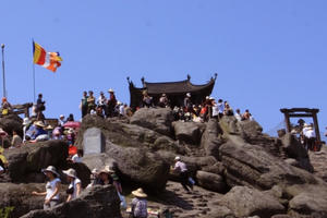 Thấy gì từ sự nhộn nhịp các tour du lịch tâm linh sau Tết?