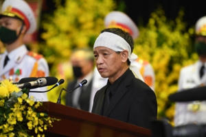 Xúc động lời tiễn biệt của con trai nguyên Tổng Bí thư Lê Khả Phiêu Xúc động lời tiễn biệt của con trai nguyên Tổng Bí thư Lê Khả Phiêu