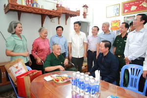 Phó Thủ tướng Trần Hồng Hà thăm người có công tại Đồng Nai