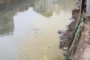 Vụ xả phân hầm cầu ra sông Lừ: Trách nhiệm chính thuộc đơn vị thi công