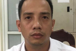 Bắt tạm giam tài xế vượt đèn đỏ, tấn công Cảnh sát giao thông