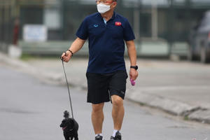 Thầy Park 'đóng cửa' cách ly dịch Covid-19: Mừng chứ, có gì phải lo