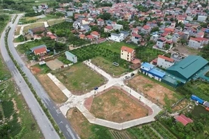 Hà Nội yêu cầu xử lý nghiêm tình trạng lấn chiếm đất đai trong quá trình sắp xếp các đơn vị hành chính