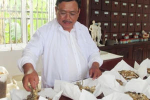 Lương y giúp hàng trăm cặp vợ chồng hiếm muộn, sinh con khỏe mạnh