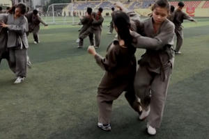 Nữ sinh Học viện An ninh bắn súng, tập võ