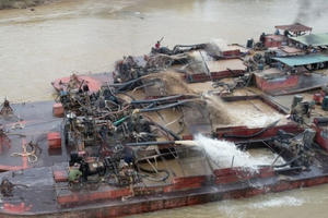 'Cuộc chiến' chống 'cát tặc' ở các tỉnh phía Nam