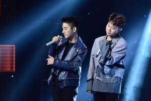 Juun Đăng Dũng mang chuyện cầu hôn của Trường Giang và Nhã Phương "đại náo"  sân khấu