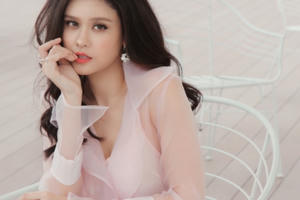 Trương Quỳnh Anh đẹp mơ màng hóa “nàng thơ” của David Wong