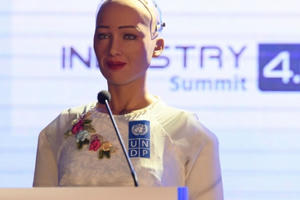Robot Sofia hiểu biết như thế nào và làm được những việc gì?