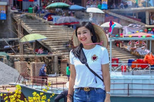 NSND Thu Hà 'lá ngọc cành vàng' vẫn trẻ đẹp U50