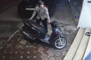 Clip - Xe máy Honda SH bị bẻ khoá trong tích tắc