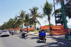 Cư dân nhà ở xã hội Hoàng Quân Nha Trang lại căng băng rôn đòi nhà