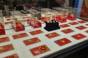 Giá vàng tiếp tục tăng, nên "ôm vàng" chờ thời?