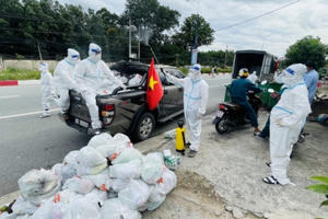 Gần 50.000 phần quà được Hội Nhà báo Thiện nguyện cùng doanh nghiệp trao tới tay người dân Bình Dương trong vùng dịch Covid-19