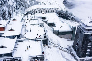 Cùng ngắm lại hình ảnh đỉnh Fansipan huyền ảo trong tuyết trắng