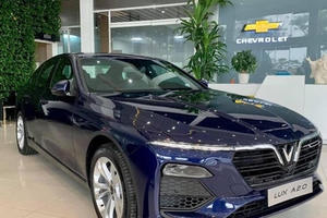 VinFast Lux A2.0 thăng hoa, phân khúc sedan tầm 1 tỷ đồng "nóng rực"