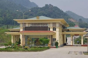 Vụ án "làm luật" hơn 5.000 xe chở quặng ở Nghệ An: Khởi tố thêm 04 cán bộ Hải quan