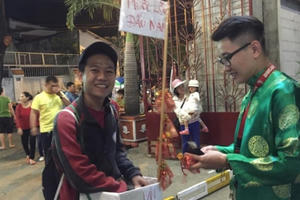 (báo xuân) Đầu năm mua muối