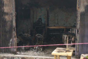 Cháy nhà trong đêm, 2 người bị bỏng nặng