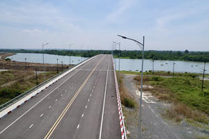 Lập đoàn vận động người dân giao đất làm hương lộ 2