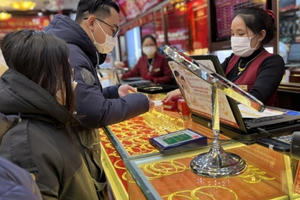 Vàng bất ngờ giảm "sốc" 900.000 đồng/lượng dù 2 tiếng trước vẫn cao kỷ lục Vàng bất ngờ giảm "sốc" 900.000 đồng/lượng dù 2 tiếng trước vẫn cao kỷ lục