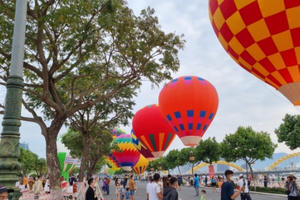 Đà Nẵng: Đôi bờ sông Hàn rực rỡ trong ngày hội khinh khí cầu