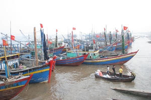 Thanh Hóa: Sóng lớn, chủ tàu cá mất tích trên biển