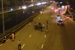 TPHCM: Sau tiếng động lớn, phát hiện nam thanh niên tử vong trên đường