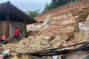 Bắc Kạn: Mưa liên tục gây sạt lở, vùi lấp nhiều ngôi nhà, hoa màu