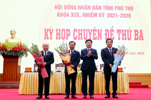 Ông Bùi Đức Hinh được bầu giữ chức Chủ tịch HĐND tỉnh Phú Thọ Ông Bùi Đức Hinh được bầu giữ chức Chủ tịch HĐND tỉnh Phú Thọ