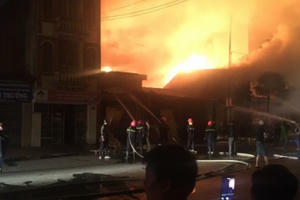 Hải Phòng: Xưởng gỗ phát hoả khiến nhiều người phát hoảng Hải Phòng: Xưởng gỗ phát hoả khiến nhiều người phát hoảng