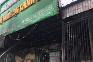 Ki ốt trong chợ ở Nghệ An bốc cháy dữ dội