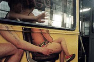 Bắt gặp những hình ảnh "oái oăm" trên các chuyến xe buýt