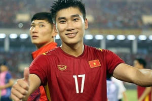 Cầu thủ Nhâm Mạnh Dũng và những thành tích học tập đáng nể