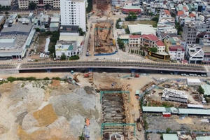 Cận cảnh cầu vượt tại nút giao thông Tây cầu Trần Thị Lý sắp thông xe