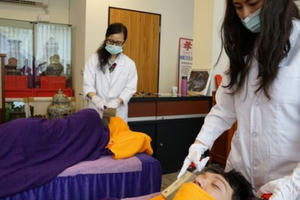 Kỹ nghệ “tẩm quất” bằng dao độc đáo ở thành phố Đài Loan