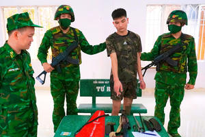 BĐBP tỉnh Tây Ninh bắt đối tượng mang theo vũ khí quân dụng xuất cảnh