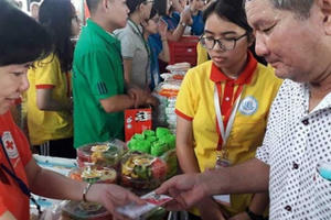 Phiên chợ 0 đồng mang tết đến bệnh nhân