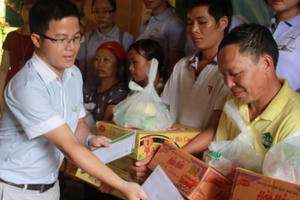 Chung tay giúp đồng bào dân tộc miền núi tái lập cuộc sống sau lũ